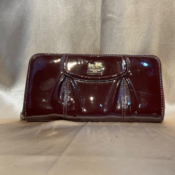 Coach burgundy patten leather wallet.    10-H10Dc - Picture 1 of 10